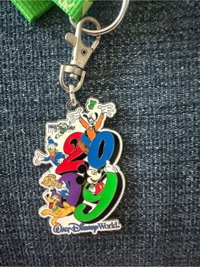 Walt Disney World 2009 Character Keychain - Colorful 2019 Charm With Lanyard